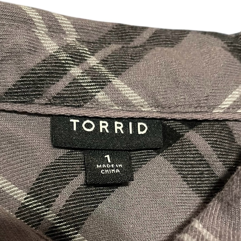 Torrid Plaid Button-Up Shirt Gray and Black Size 1 - Picture 5 of 7